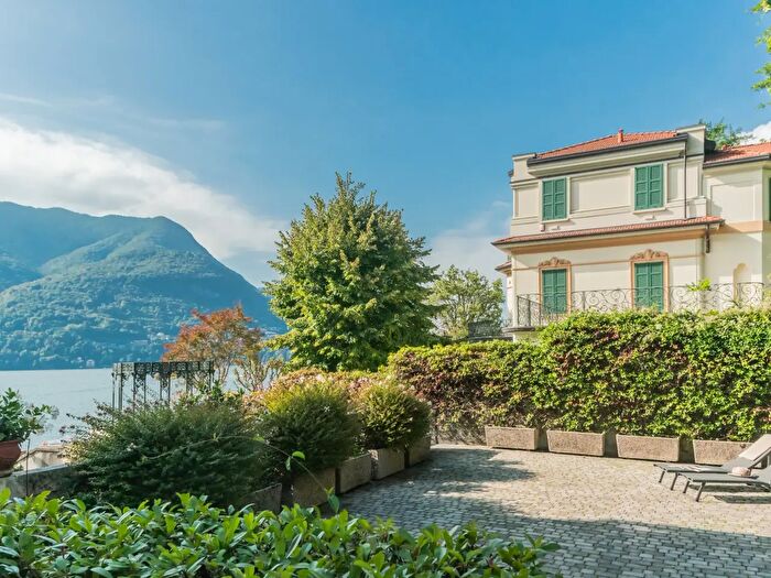 Appartamento bilocale in vendita in Via Regina, Carate Urio