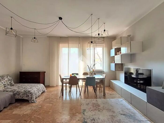 Appartamento trilocale in vendita in Via Amedeo Silva, Piacenza