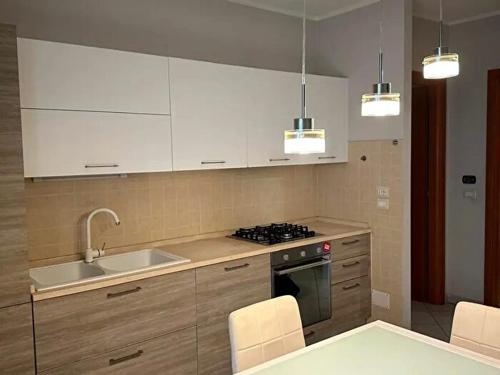 Appartamento trilocale in affitto in Capraia E Limite