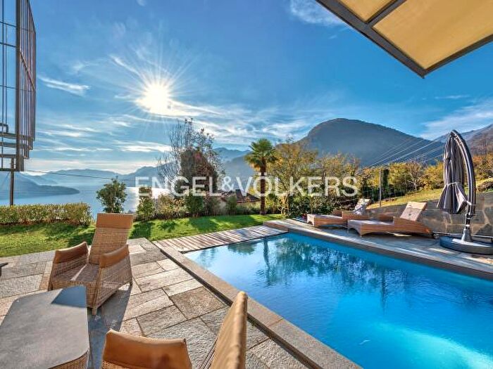 Casa con 5 locali in vendita in Vercana