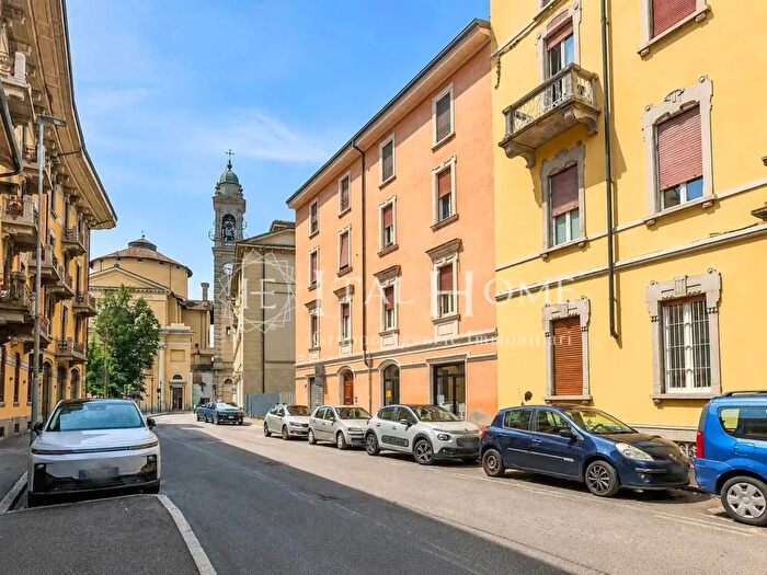 Appartamento trilocale in vendita in Piazza S Anna, Bergamo