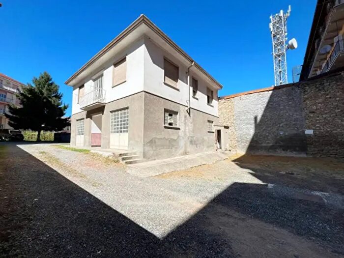 Casa con 6 locali in vendita in Via Michele Pavia, Canelli