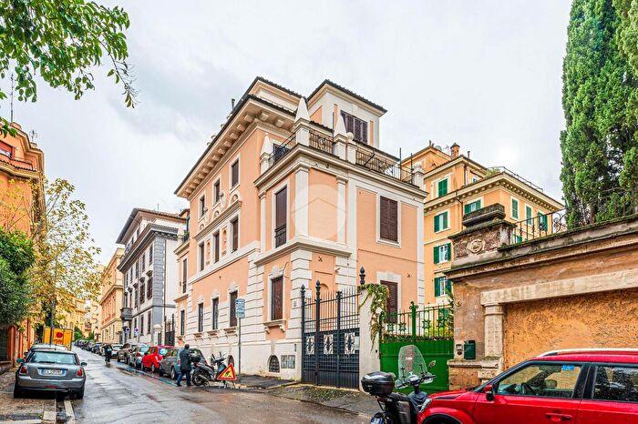 Appartamento trilocale in affitto in Via Giuseppe Tomassetti, Roma