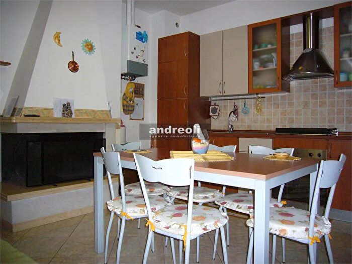 Appartamento quadrilocale in vendita in Monte Roberto