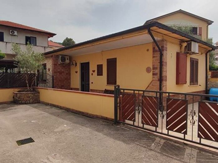 Casa trilocale in affitto in Via Zenone, Marina, Ascea