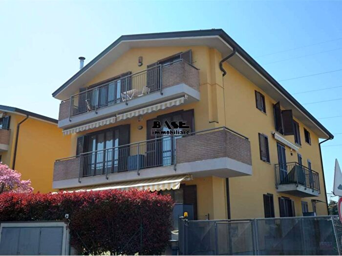 Appartamento trilocale in affitto in Via Del Vecchio Forno, Cassina Rizzardi