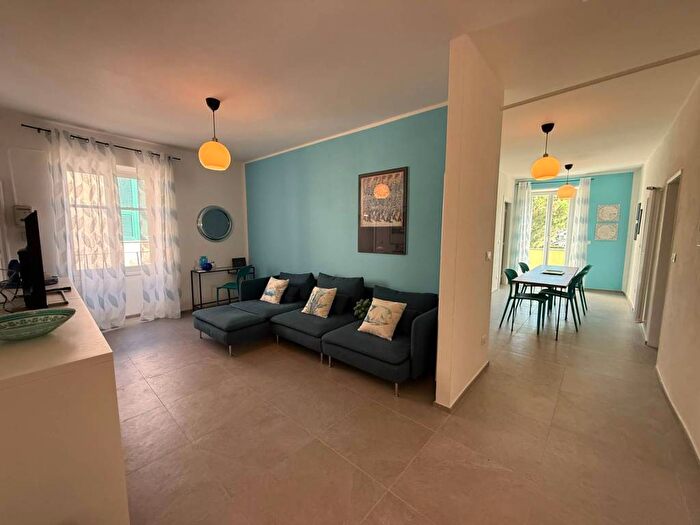 Appartamento con 6 locali in affitto in Via Delle Medaglie D'Oro, Centro, Albenga