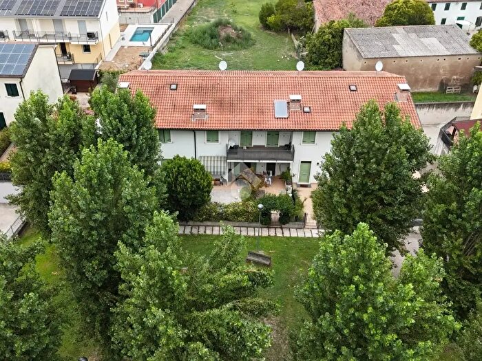 Appartamento trilocale in vendita in Via Sole delle Alpi, Oppeano