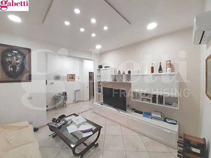 Appartamento con 5 locali in vendita in Poggibonsi