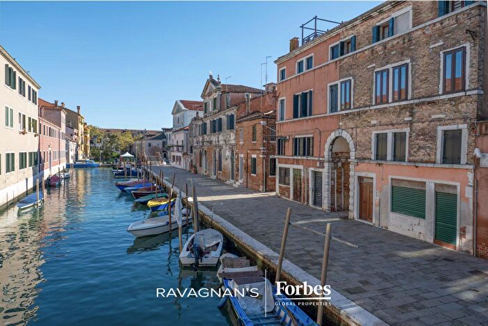 Appartamento con 11 locali in vendita in Venezia