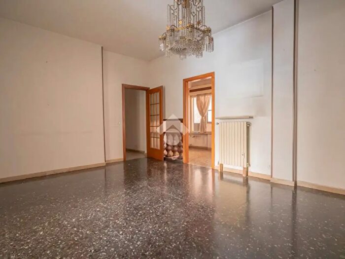 Appartamento con 6 locali in vendita in Vicolo Fossetto, Verona