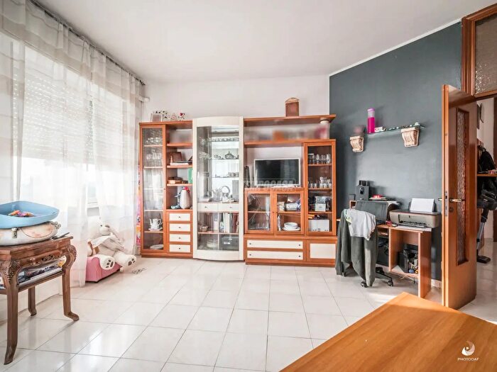 Appartamento bilocale in vendita in Via Giosuè Carducci, Trezzano Sul Naviglio
