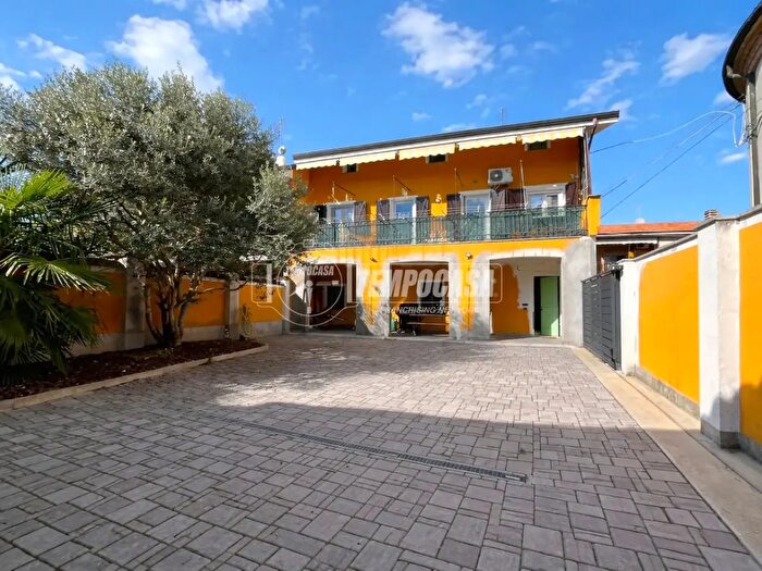 Casa con 9 locali in vendita in Via della Parrocchia, Caluso