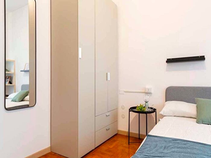 Appartamento con 5 locali in affitto in Via Amatore Sciesa, Montenero, Milano