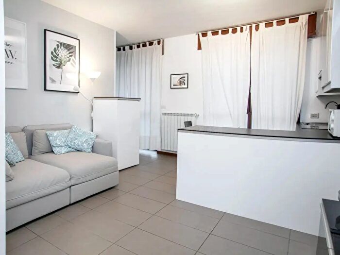 Appartamento bilocale in affitto in Via Legnone, Milano