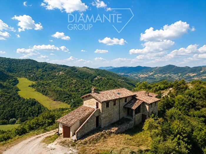Casa con 15 locali in vendita in Gubbio