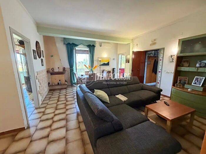 Appartamento quadrilocale in vendita in Via Domiziana Sime, Giugliano In Campania