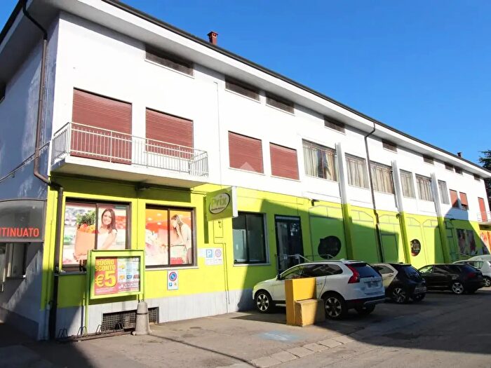 Appartamento con 20 locali in vendita in Via Monte Asolone, Vicenza