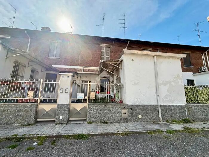 Casa trilocale in vendita in Via Gioacchino Rossini, Legnano