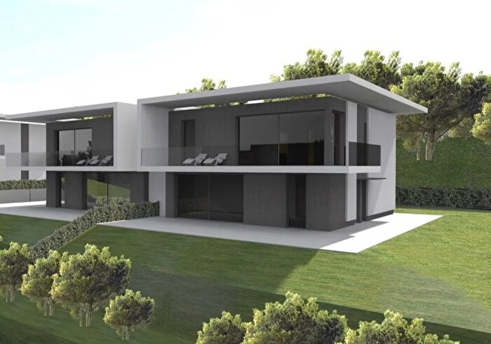 Appartamento quadrilocale in vendita in Via del Tuf Spinone al Lago, Spinone Al Lago