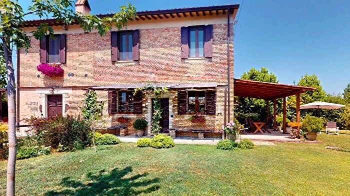 Casa quadrilocale in vendita in Via Piandarca, Bevagna