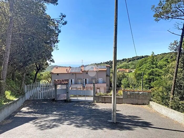 Appartamento trilocale in vendita in Via Giuseppe Cantini, Rosignano Marittimo