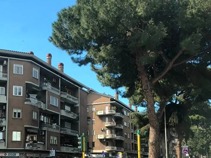 Appartamento con 13 locali in vendita in Roma