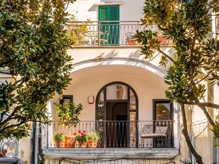 Appartamento con 5 locali in vendita in Salerno