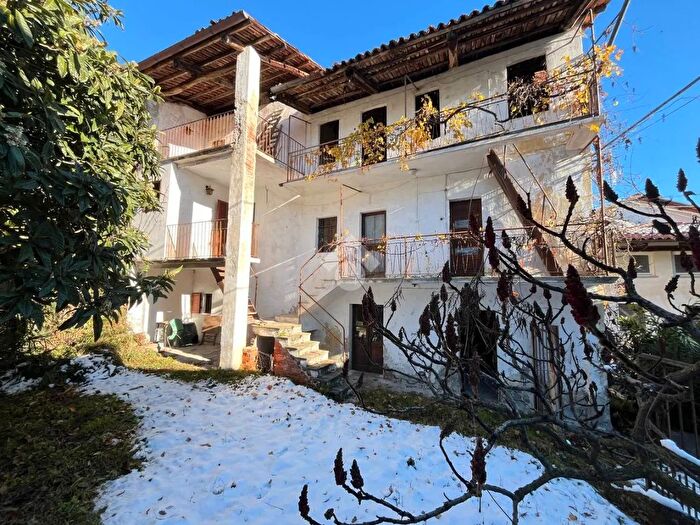 Casa con 6 locali in vendita in Via San Rocco, Colleretto Giacosa