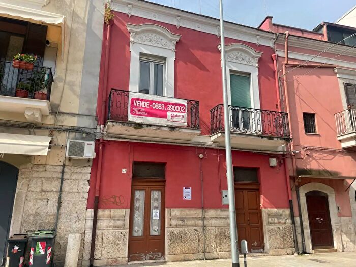 Casa con 6 locali in vendita in Via Giuseppe Carli, Barletta