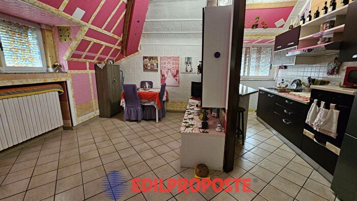 Appartamento bilocale in vendita in Via Sardegna, Limbiate