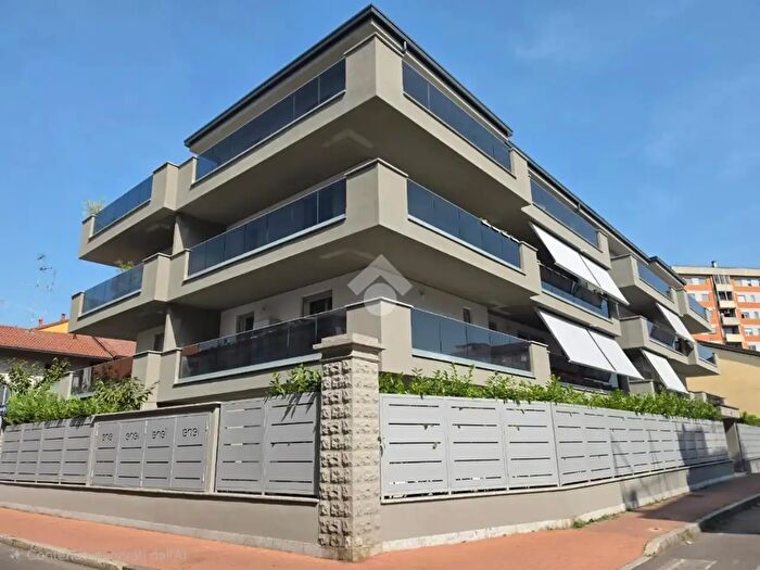 Appartamento trilocale in vendita in Via della Costituzione, San Giuliano Milanese