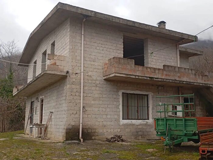 Casa con 10 locali in vendita in Via Vigna Vecchia, Civitella Roveto