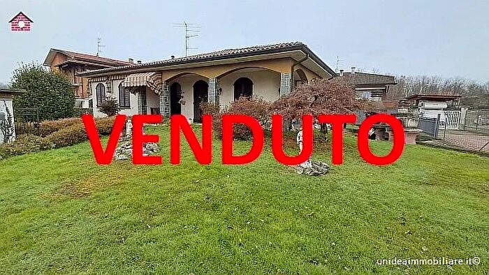 Casa in vendita in Biandronno Varese Lombardia Italia, Biandronno
