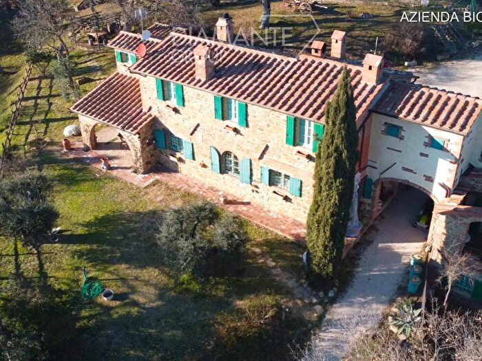 Casa con 12 locali in vendita in Citta' Della Pieve