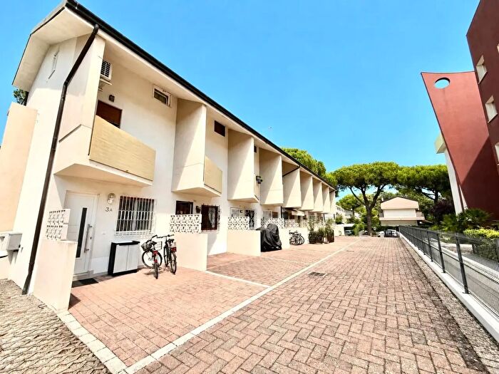 Casa trilocale in vendita in Viale dei Fiori, Lignano Sabbiadoro