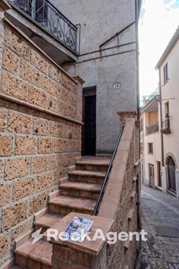 Appartamento con 5 locali in vendita in Via Roma, Proceno