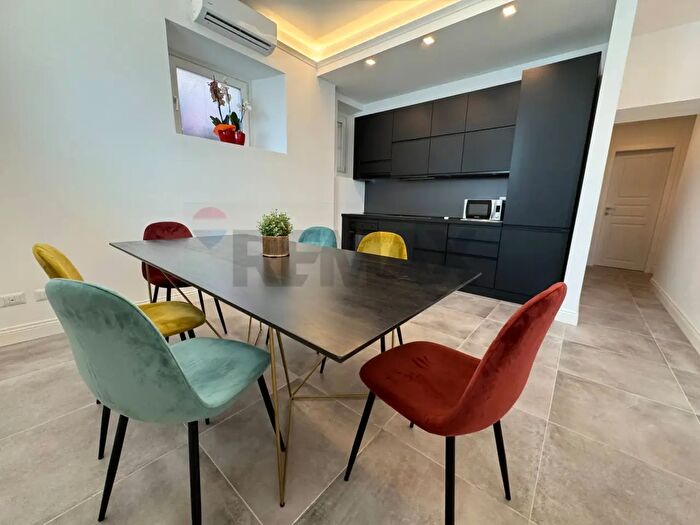 Appartamento trilocale in affitto in Via Pier delle Vigne, Roma