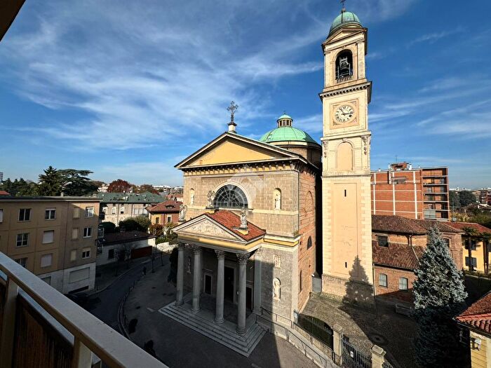 Appartamento trilocale in vendita in Via S Gerardo, Monza