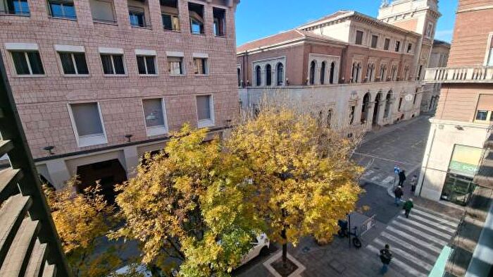 Appartamento quadrilocale in vendita in Via Capitano del Popolo, Cremona