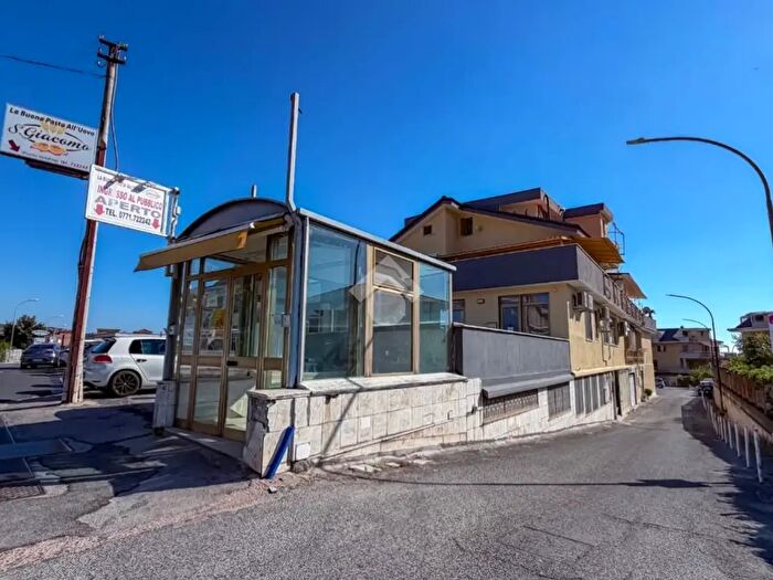 Appartamento trilocale in vendita in Via degli Orti, Formia