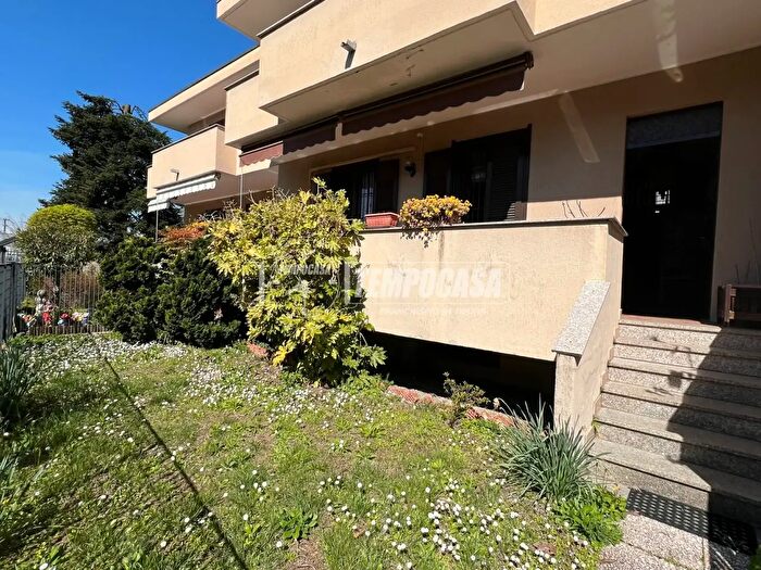 Casa con 5 locali in vendita in Caponago