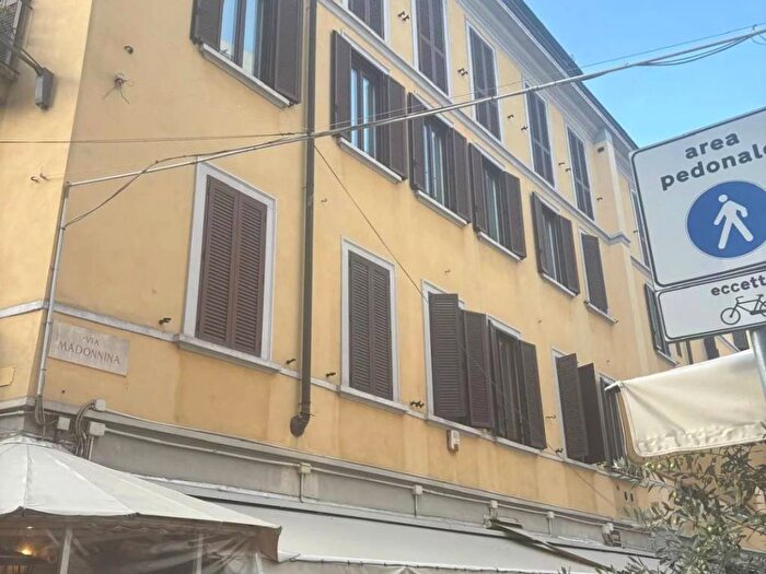 Appartamento bilocale in affitto in Via Madonnina, Brera, Milano