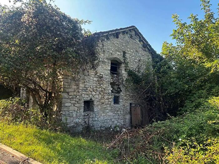 Casa trilocale in vendita in Molobbio, Schignano