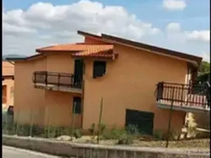 Appartamento con 6 locali in vendita in Via Roma, Morrone Del Sannio