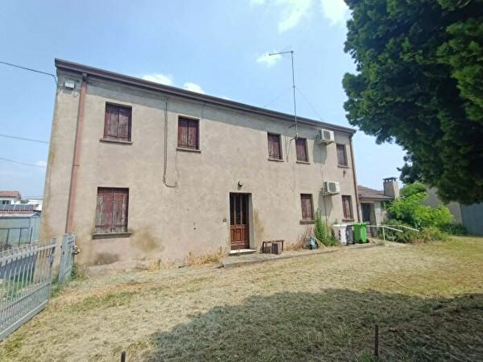 Casa quadrilocale in vendita in Via Monsignor Giuseppe Tinello, Adria