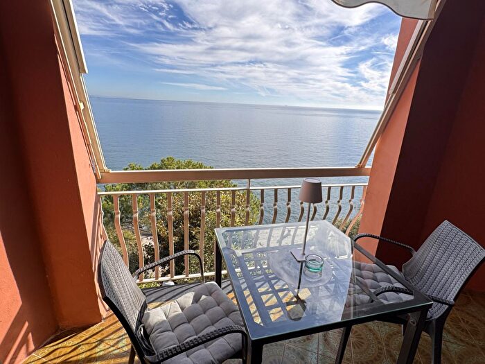 Appartamento quadrilocale in vendita in Via Pini dAleppo, Varazze