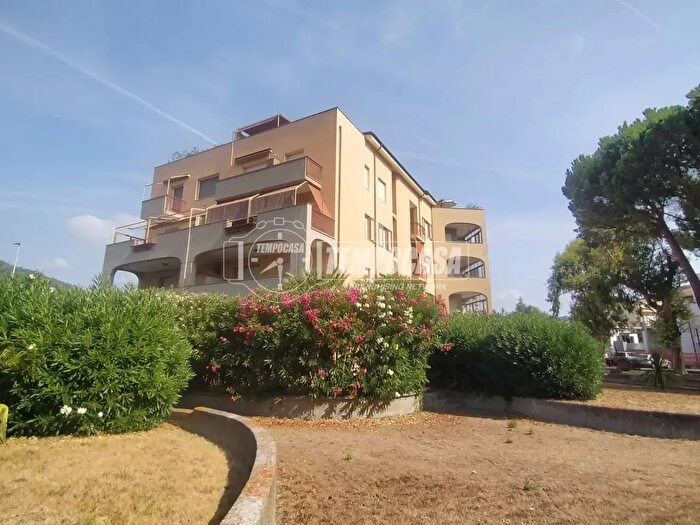 Appartamento trilocale in vendita in Via Rattalino, Andora