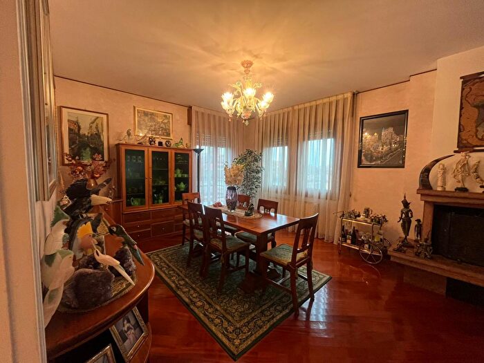 Appartamento con 5 locali in vendita in Via Biagio Zulian, Venezia