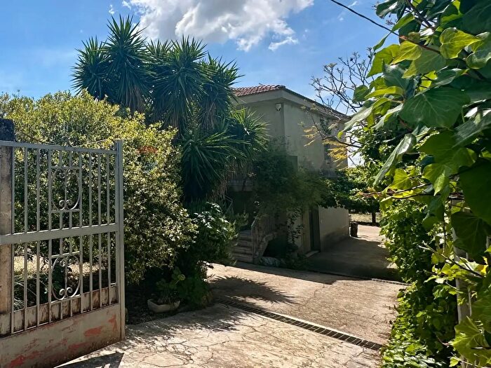 Casa con 7 locali in vendita in Chiaramonte Gulfi